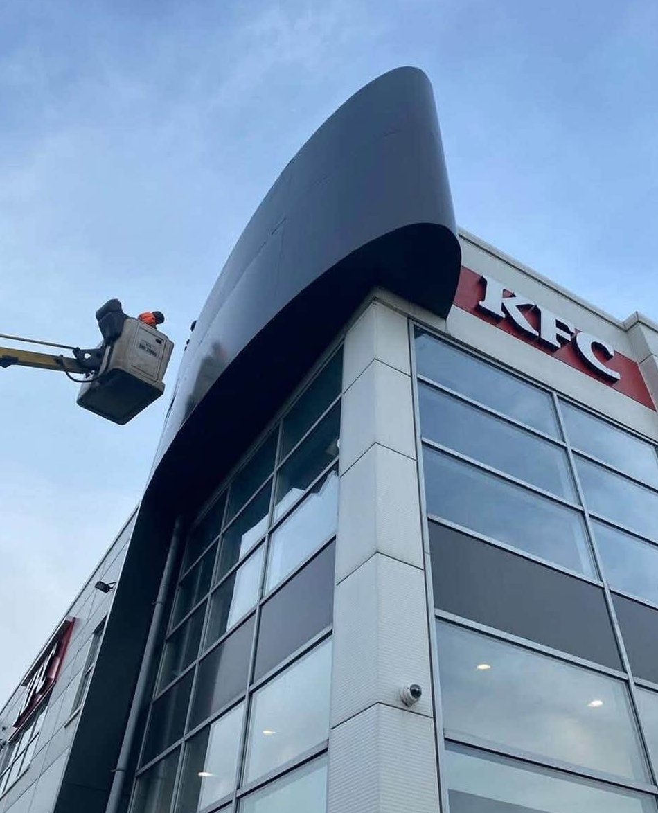 High-level access work on curved building facade